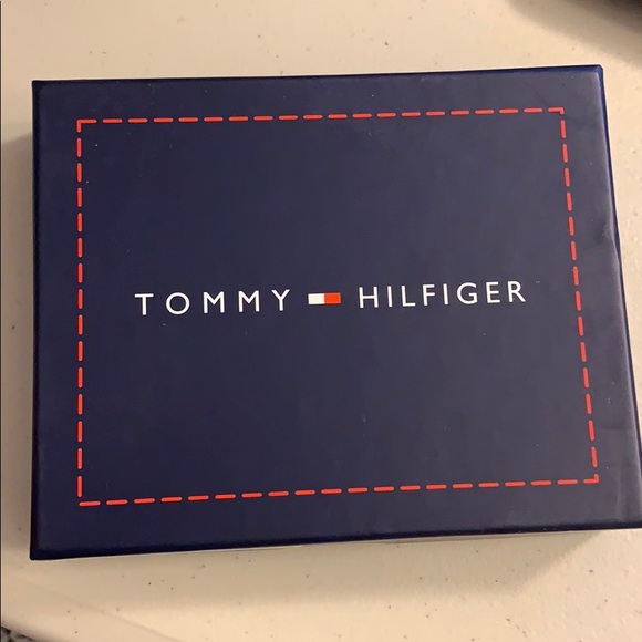 Tommy Hilfiger Genuine Leather Getaway Cardcase - Picture 3 of 5